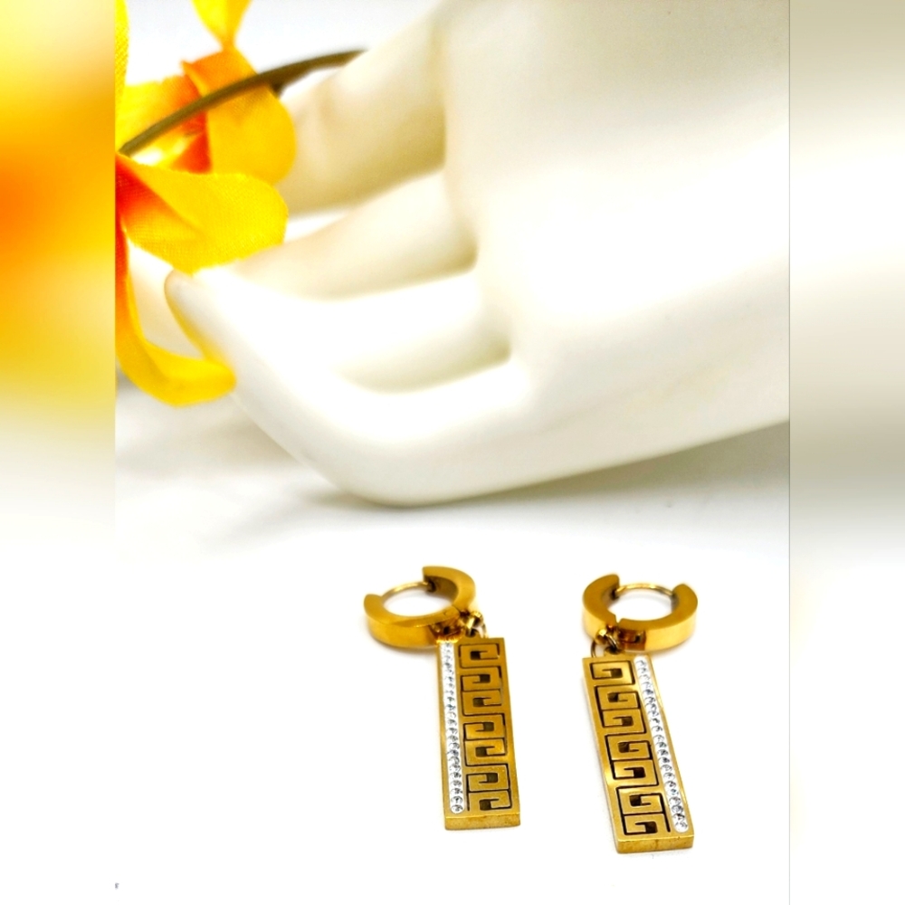 Gold Earrings With Rhinestones,no Label, Nwot